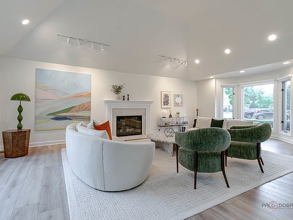 3rd image of 310 Rivershire Ct