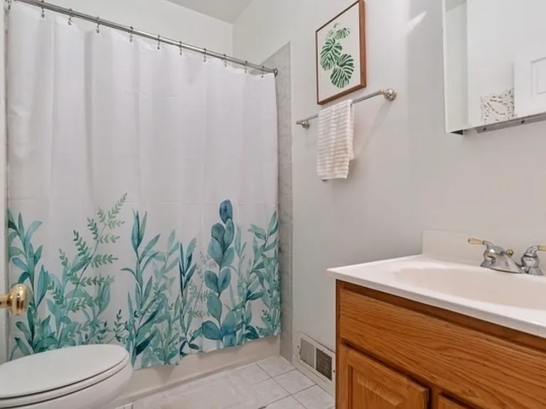 2703 N Dayton St #1 — Photo 14
