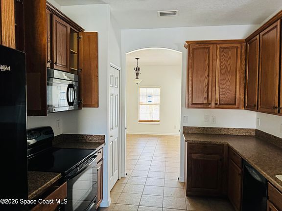4th image of 1110 Morgan Cir NE