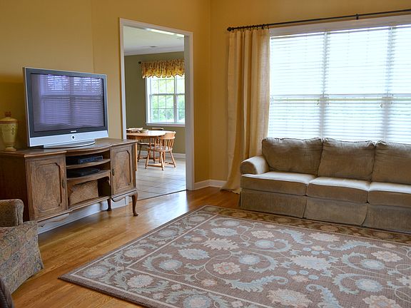 Living Room 19x18
