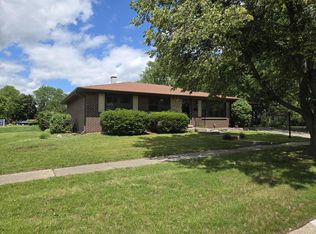 668 Lee Dr, Crystal Lake, IL 60014