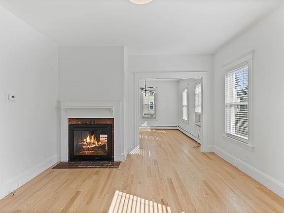 5th image of 160 Marlboro St
