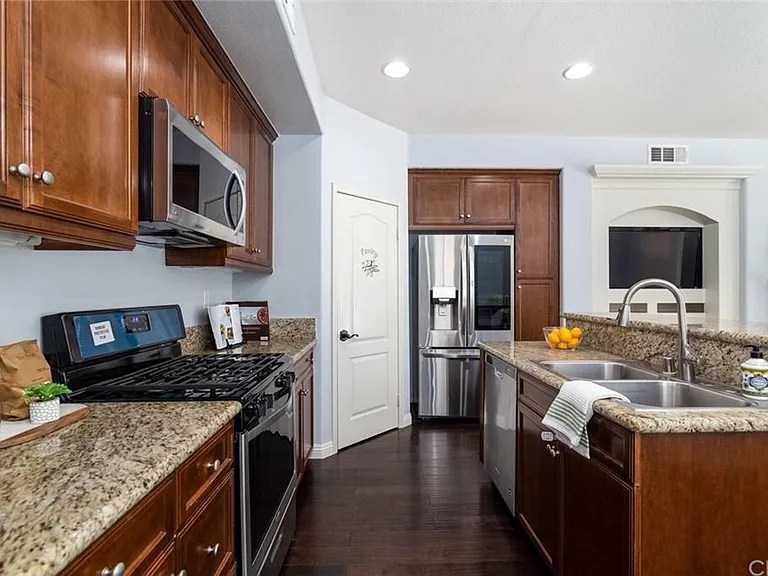 28781 Oak Park Ln — Photo 3