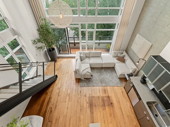 988 Richards St #403, Vancouver, BC V6B 8R2