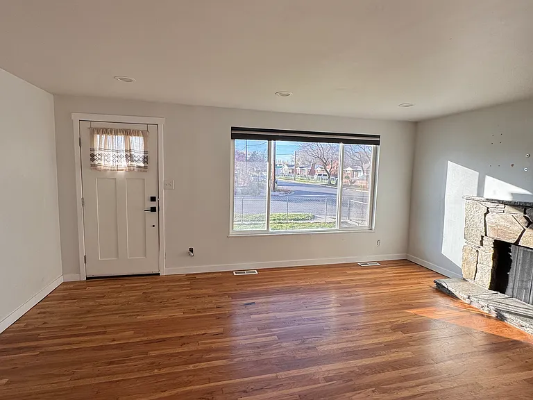 605 S Emery St — Photo 4