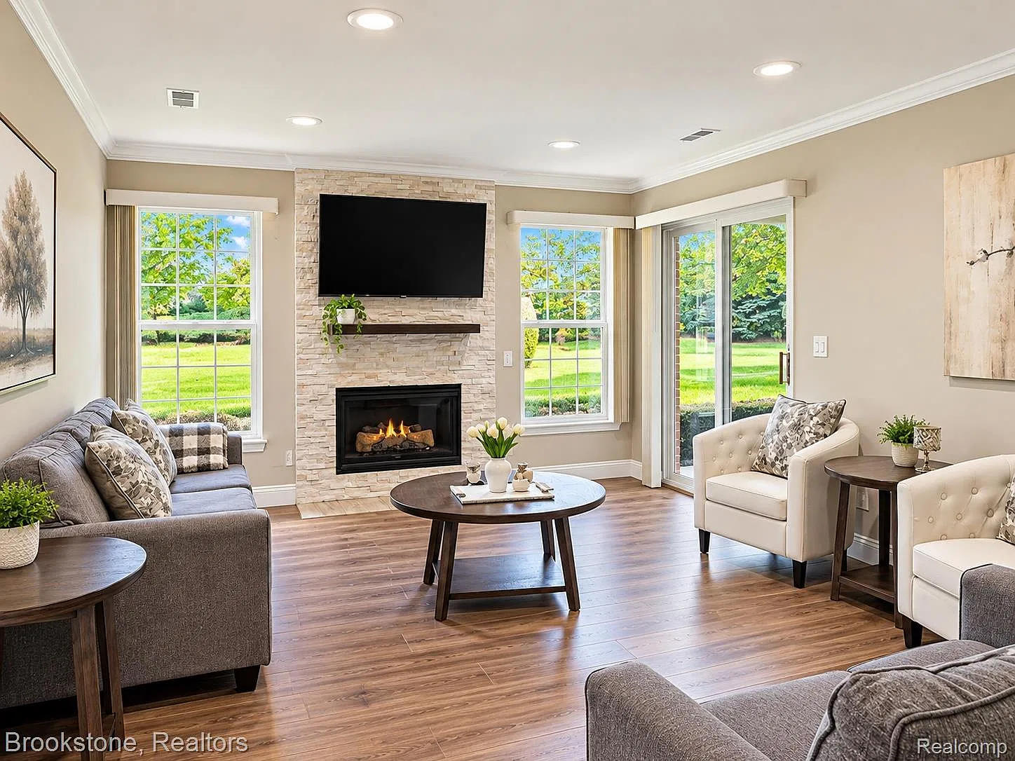 2 bed, 1300 sqft, $2,200 — Photo 3
