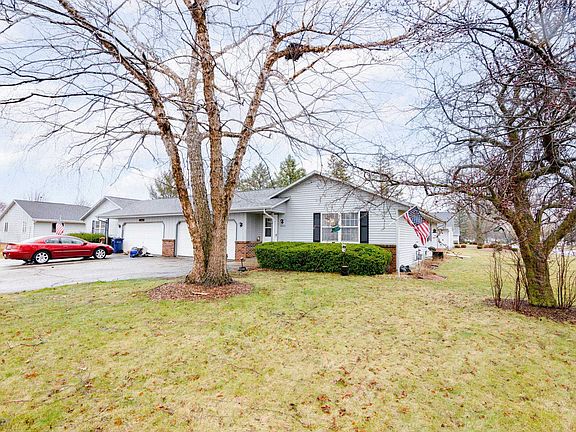3rd image of 4006 Mackinac Dr