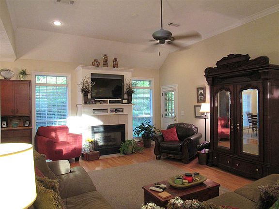 4th image of 429 Old Town Cir