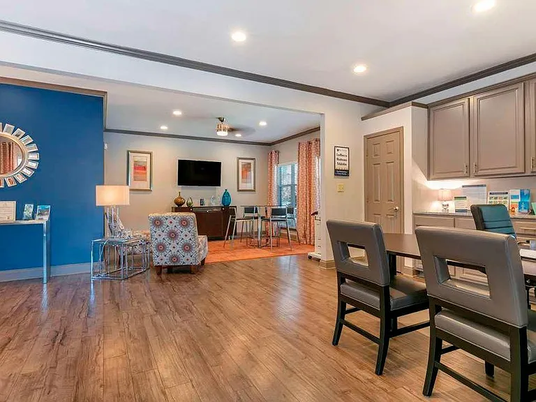 Deep River Pointe Apartments — Photo 19
