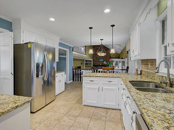 5th image of 118 Blake Dr