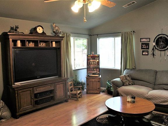4th image of 1240 Green Haven Dr