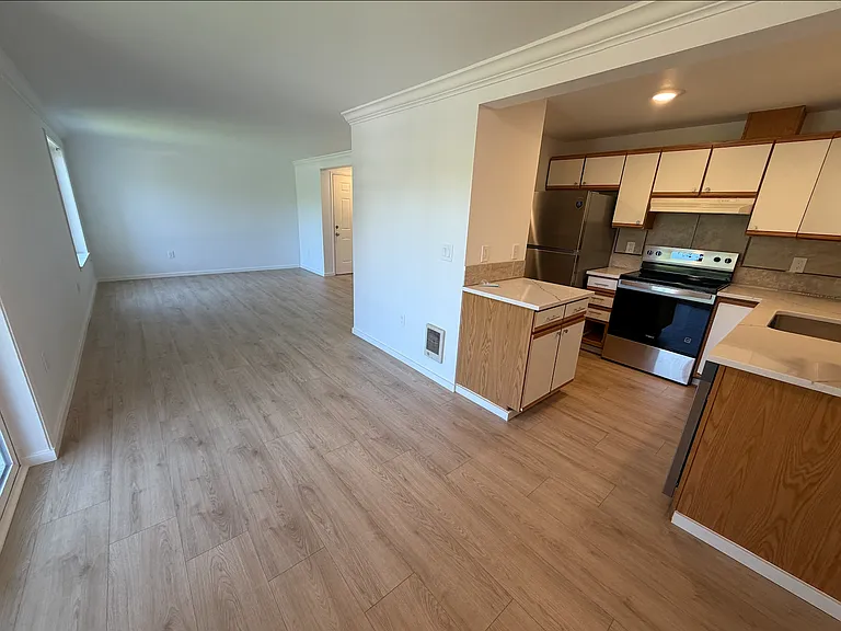 Twin Peaks Apartments — Photo 14