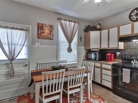 5th image of 326 Little Broadway St