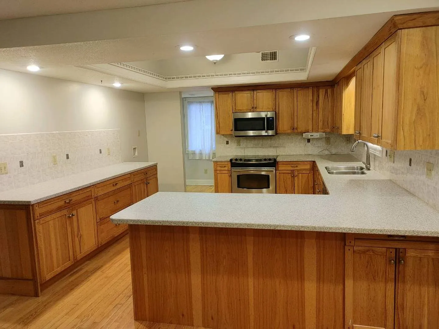 5 bedroom, 4.5 bathroom — Photo 3