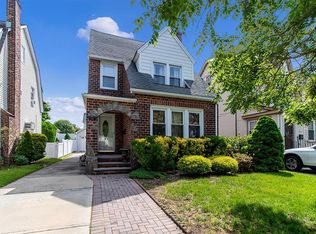 356 Wellington Rd, Mineola, NY 11501