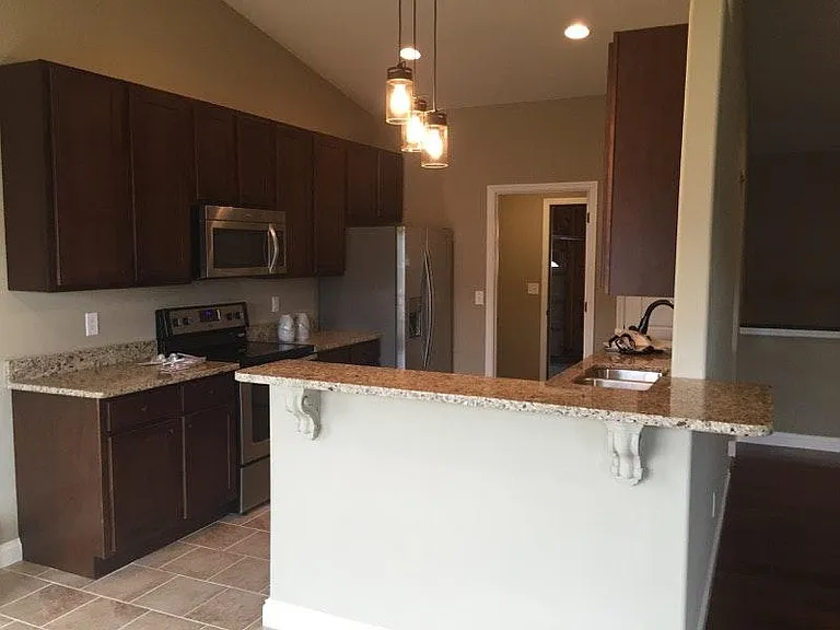 514 Sceptre Dr — Photo 10