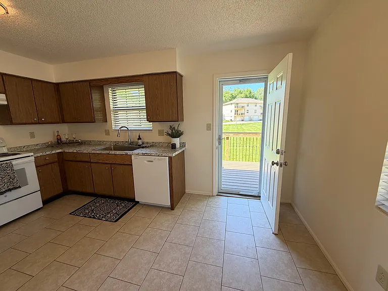 228 NW Waterwheel Ct — Photo 19