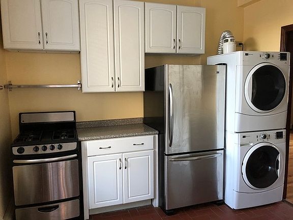 3rd image of 640 W Waveland Ave #B4