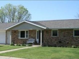 5455 Sun Valley Dr, Dubuque, IA 52002