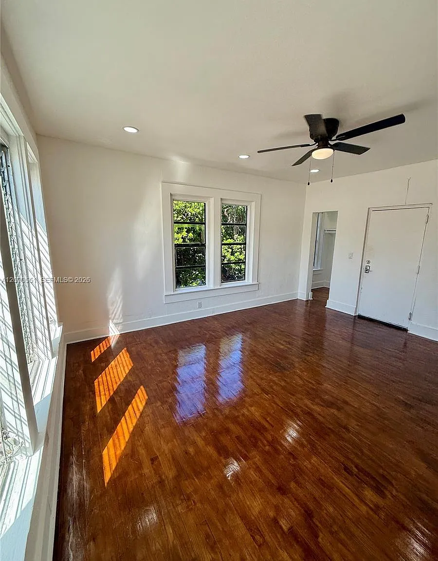 Park Front Condo — Photo 2