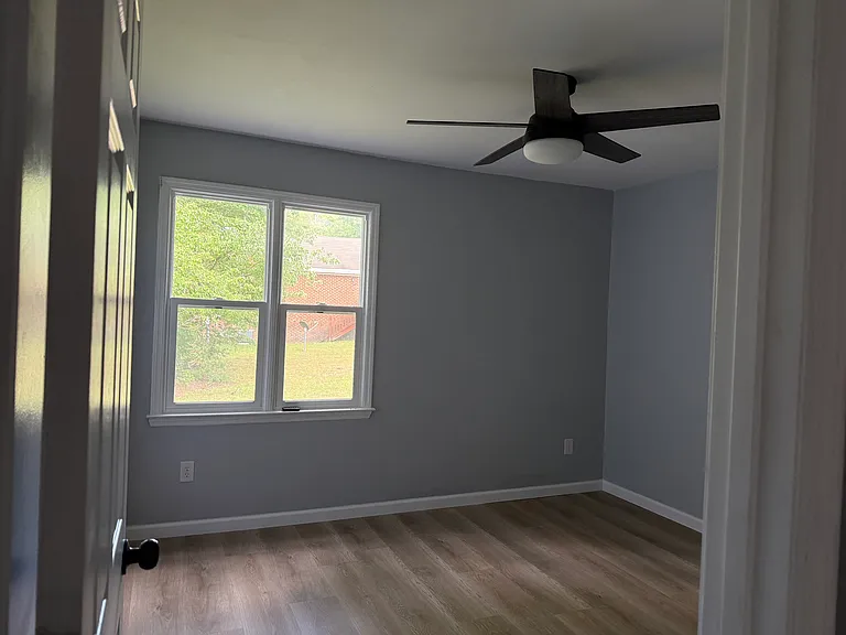507 Coronation Dr — Photo 3