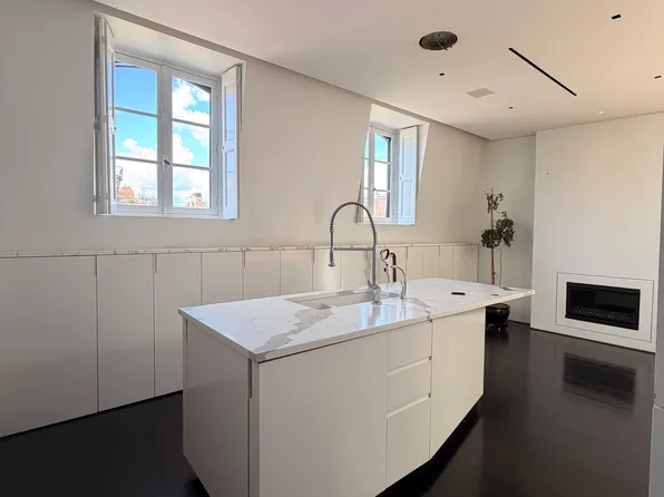 369 Bleecker Street image 1 of 20