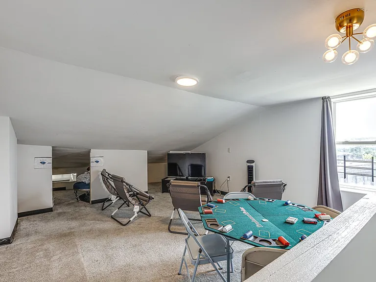 315 Mount Hope Ave — Photo 4