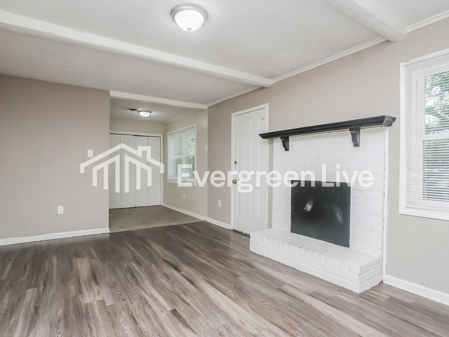 3 bed, 2.0 bath, 1296 sqft, $1,145 — Photo 2