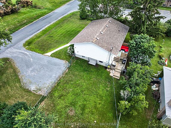 4th image of 183 Westbury Ave