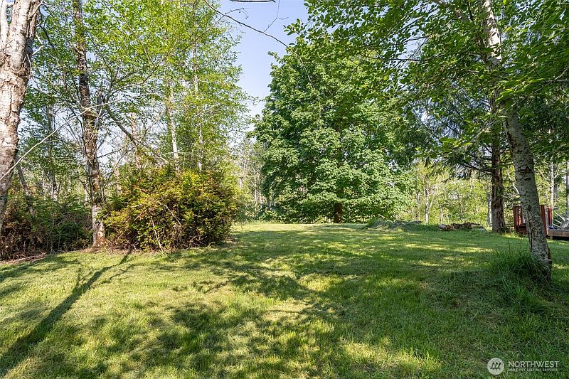 2nd image of 910 E Madrona Boulevard NW