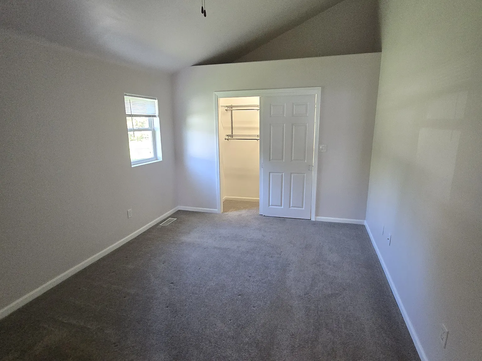 2 bed, 1250 sqft, $2,285 — Photo 2