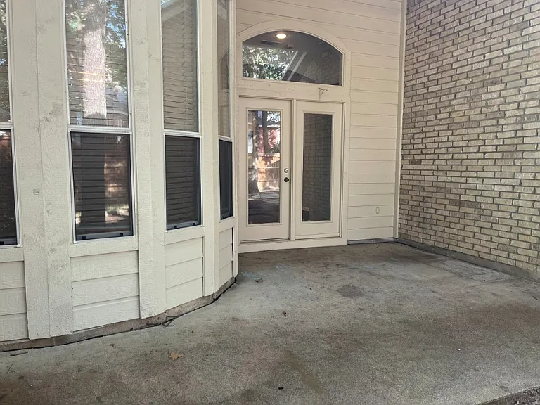 2702 View Mdw — Photo 43