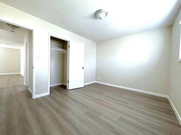 170 Stoakes Ave #9 — Photo 9