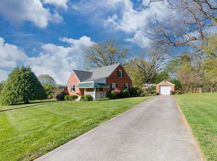 910 Westview Dr, Lynchburg, VA 24502