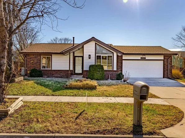 8309 E Chalet Dr, Wichita, KS 67207