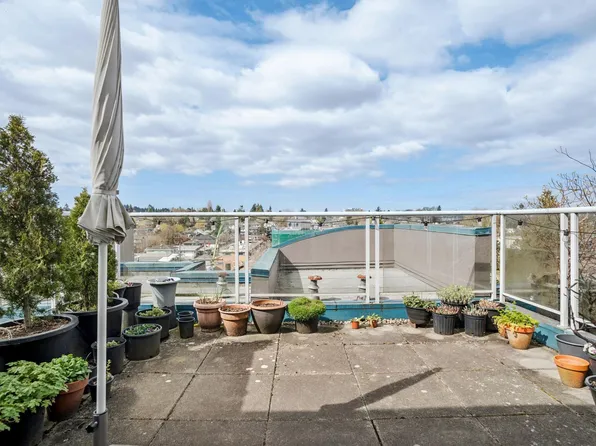 4113 Fraser St #Penthouse 3, Vancouver, BC V5V 4E9