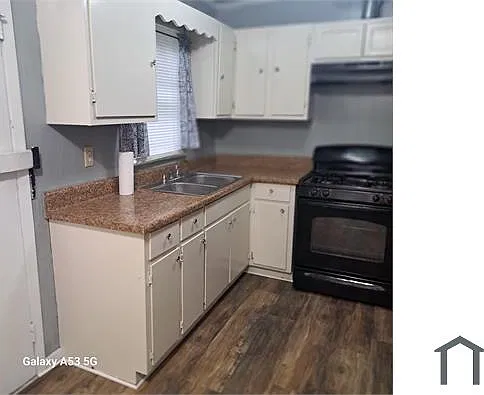 3 bed, 920 sqft, $975 — Photo 1
