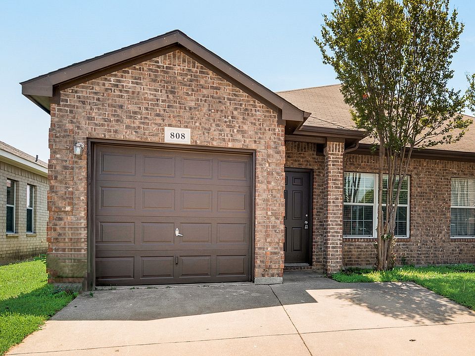 1st image of 808 Bur Oak Dr