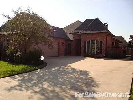 1st image of 913 N Yorkshire Cir