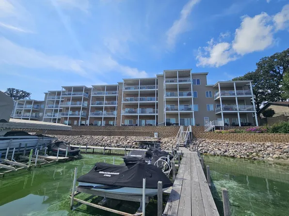 304 Lake Dr Unit B4, Arnolds Park, IA 51331