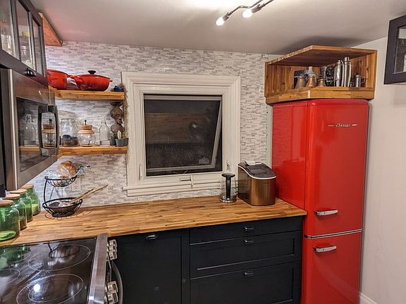 2nd image of 207 Academy Rd #1B