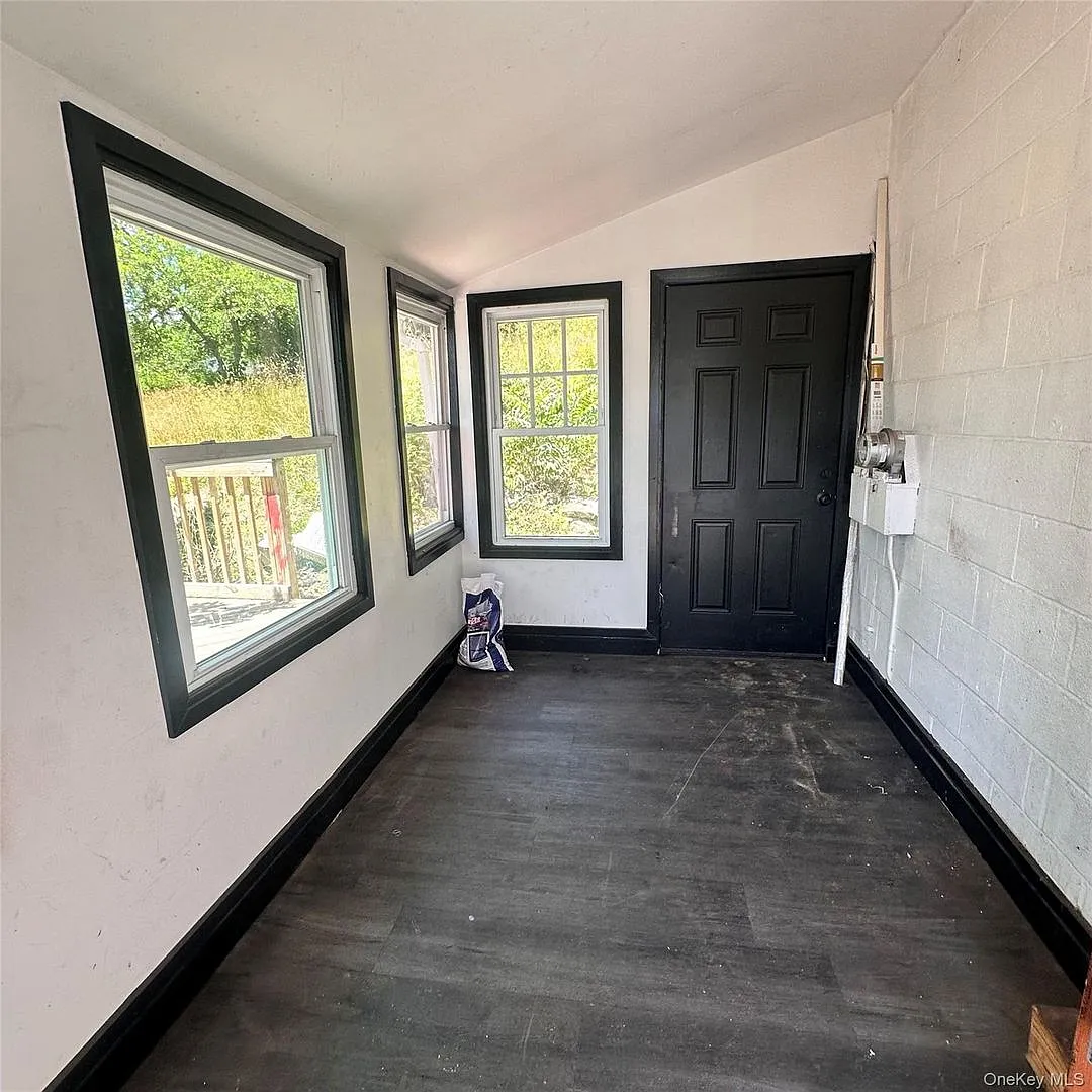 2 bed, 1.0 bath, 1000 sqft, $2,100 — Photo 2