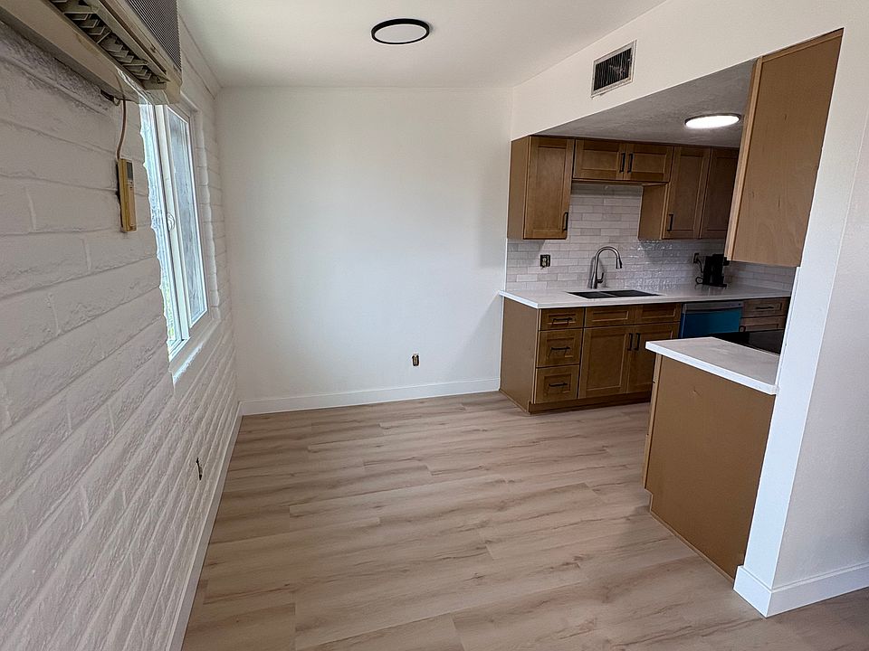 1st image of 1121 W Pelaar St