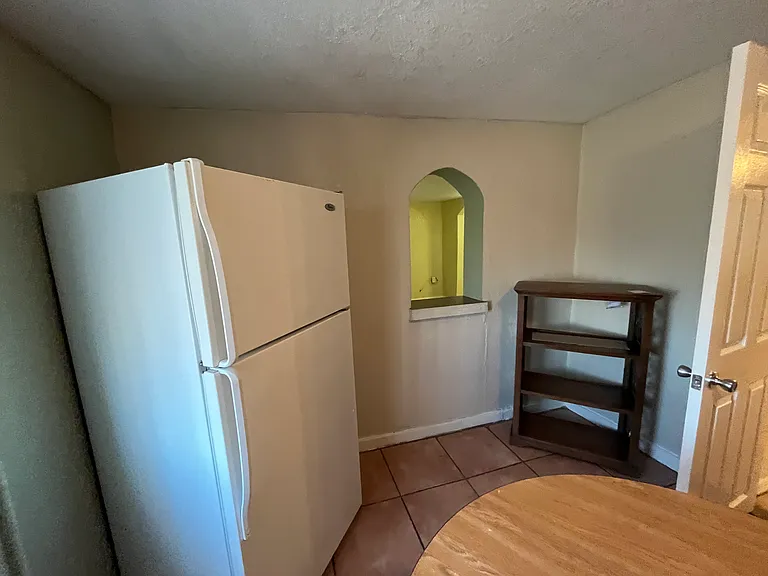 708 W Missouri Ave #B — Photo 3