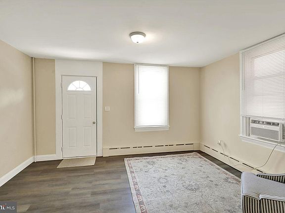 4th image of 31 W Washington St