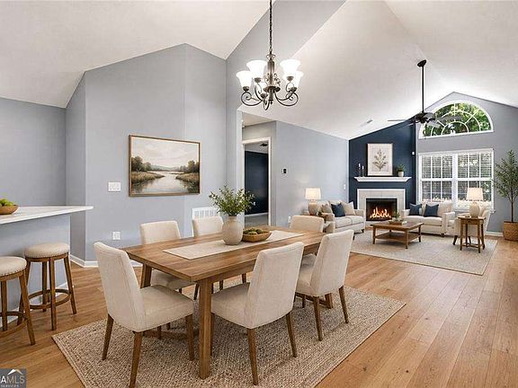 2nd image of 3085 Oakside Cir