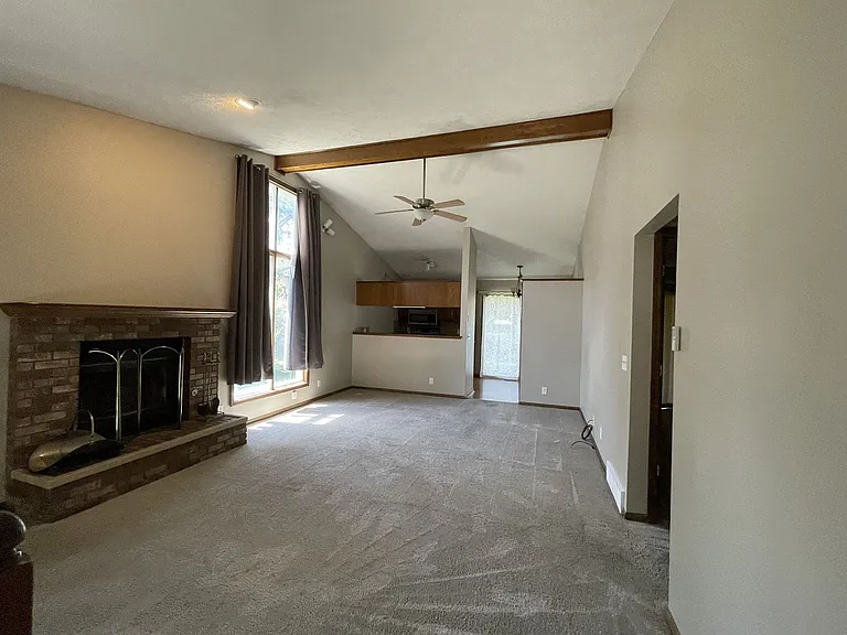 12814 S 28th Ave — Photo 3