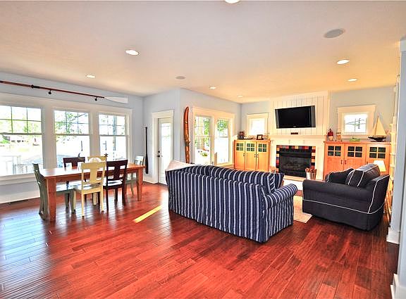 Dining Room/Hearth Room