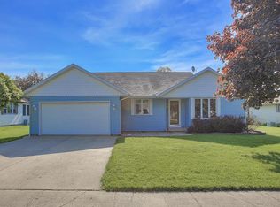 504 Crestwood Dr, Saint Joseph, IL