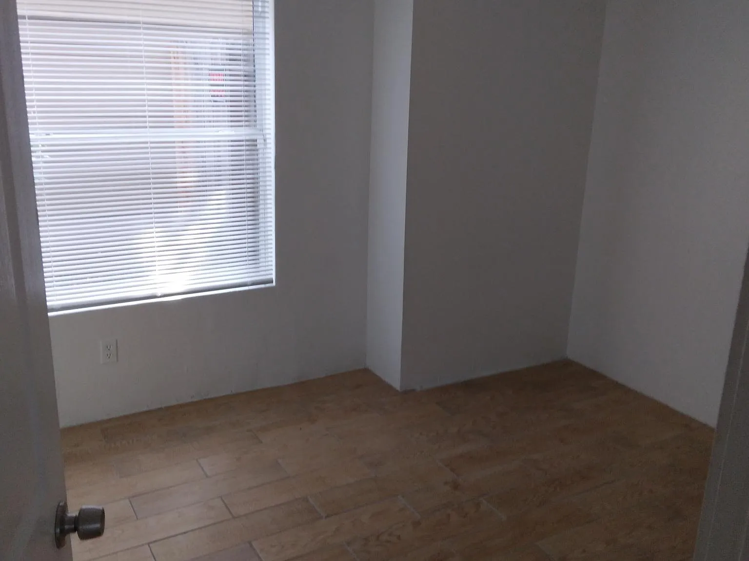 6 bed, 2.5 bath, 1500 sqft, $6,000 — Photo 2